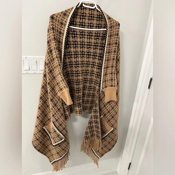 Fall wrap shrug - Picture 1 of 2